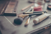 makeup and makeup brushes 