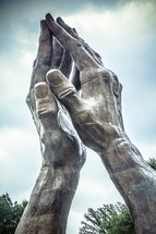 statue of praying hands 