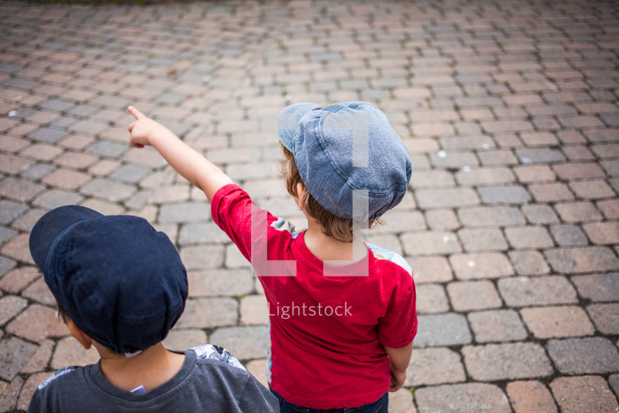 boys pointing 