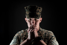 soldier praying 