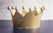 A Classic Royal Crown - gold sparkles