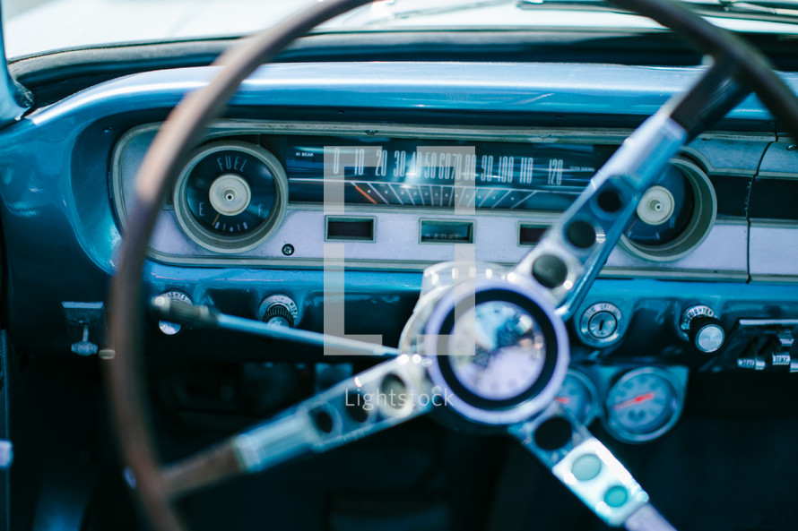 steering wheel in an old car 