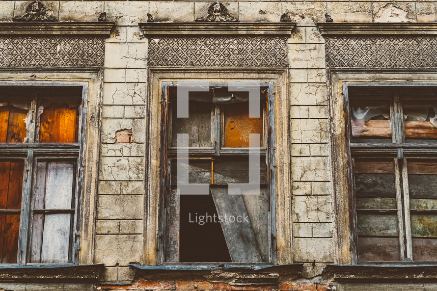 old broken windows 