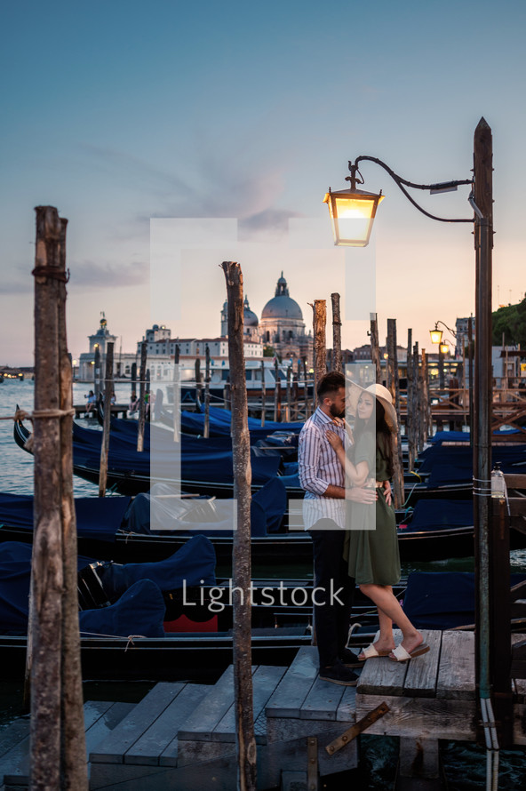 a couple kissing in Venice 