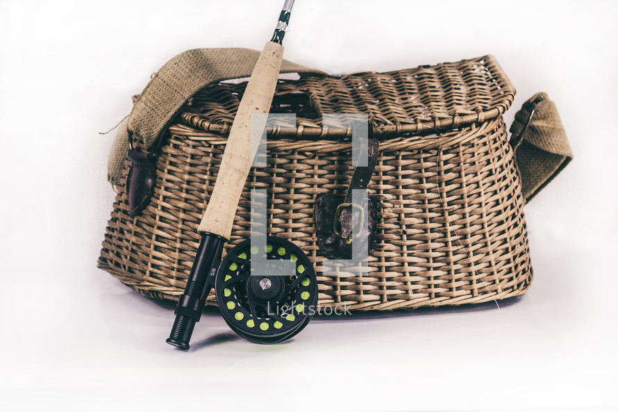 fishing basket and fishing reel for fly fishing 
