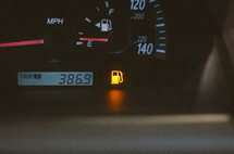 empty gas gauge 