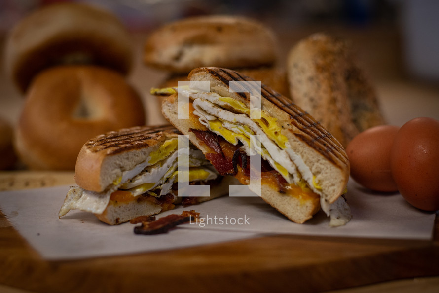 Bagel and egg sandwich 