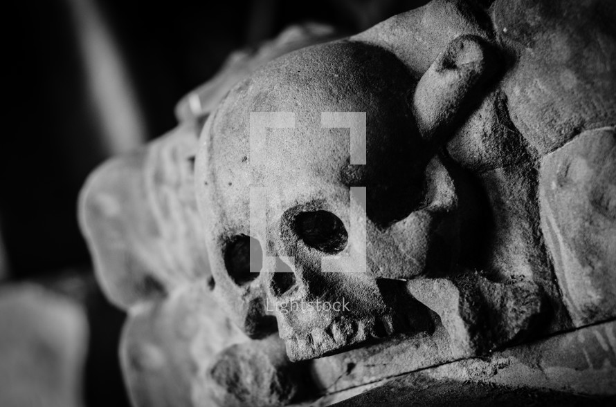 skull carved in stone 