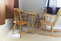 small childrens table and chairs