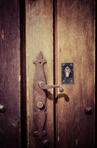 door handle on a wood door 