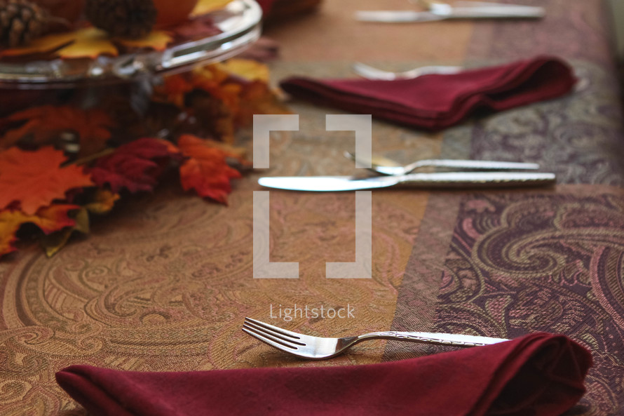 Thanksgiving table place settings 