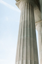 columns at the Lincoln Memorial 