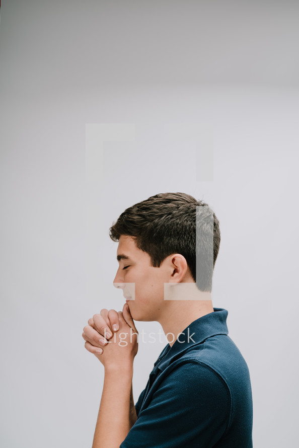 praying teen boy 