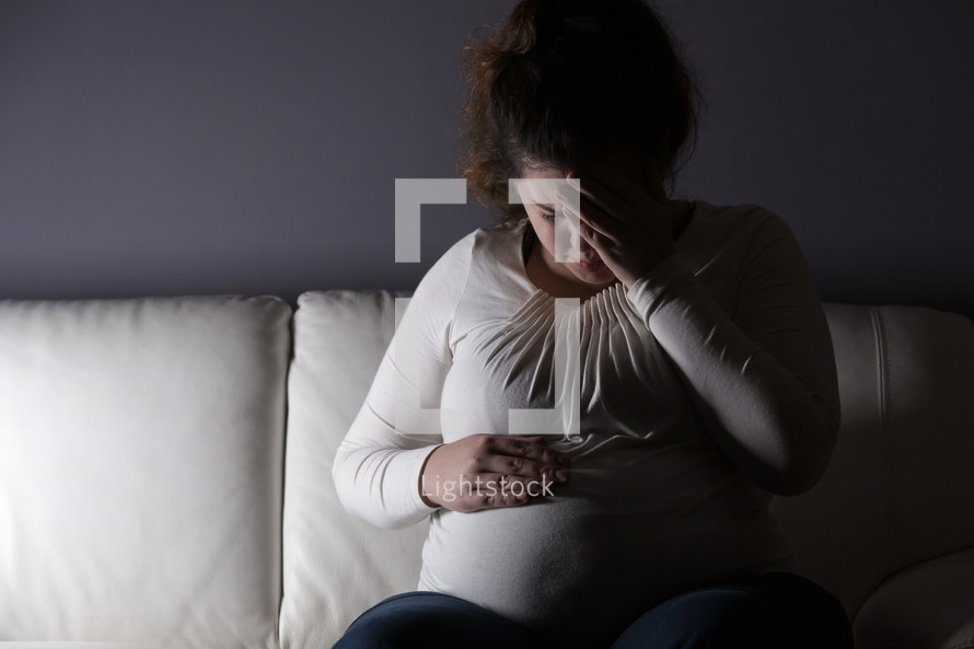 upset pregnant woman 