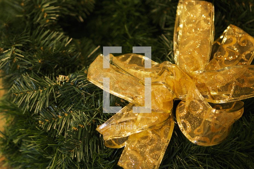 bow on a Christmas tree 