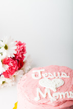 cake with the words Jesus loves moms