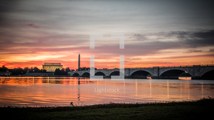 View of the Washington monument at sunset 