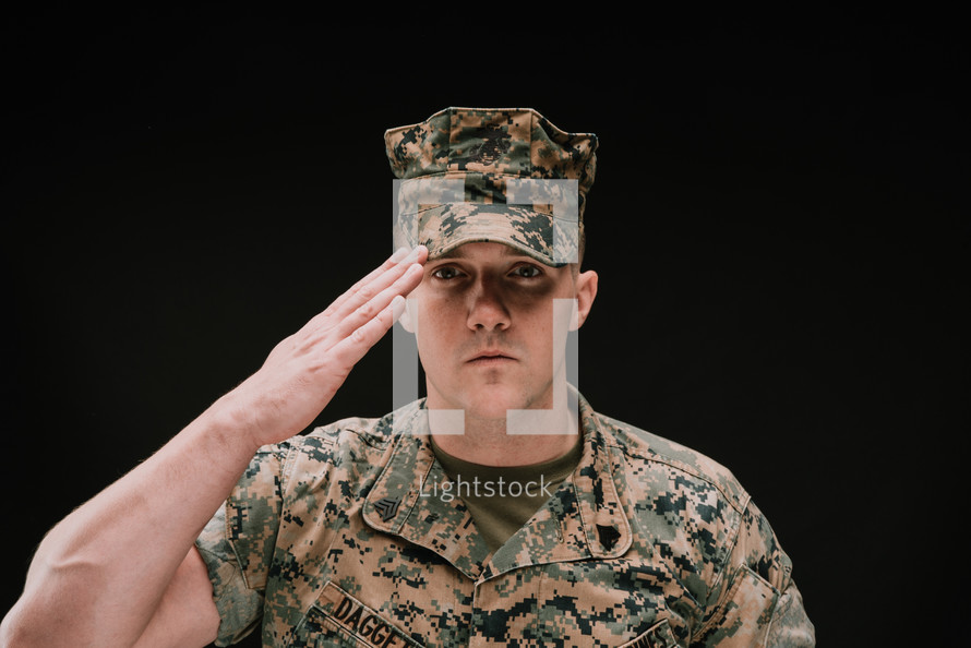 saluting marine 