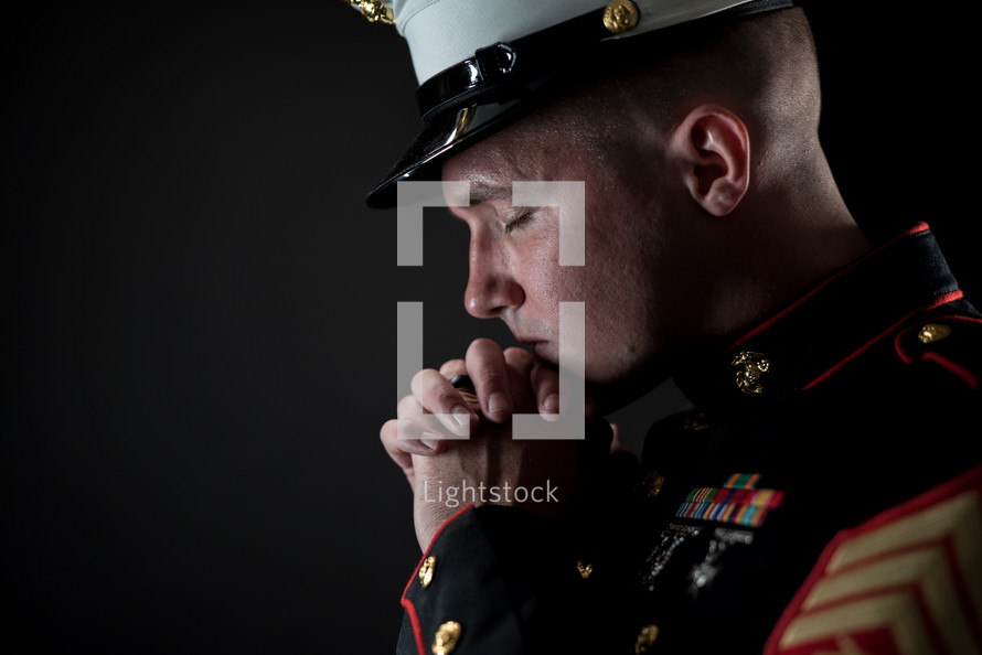 praying Marine 