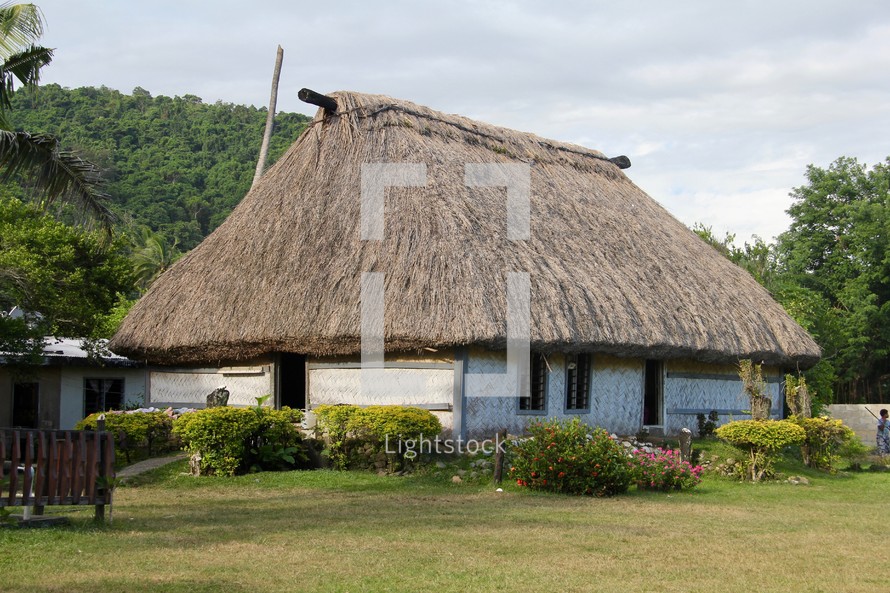 straw roof house 