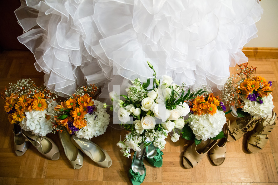 bridesmaid shoes and bouquets 