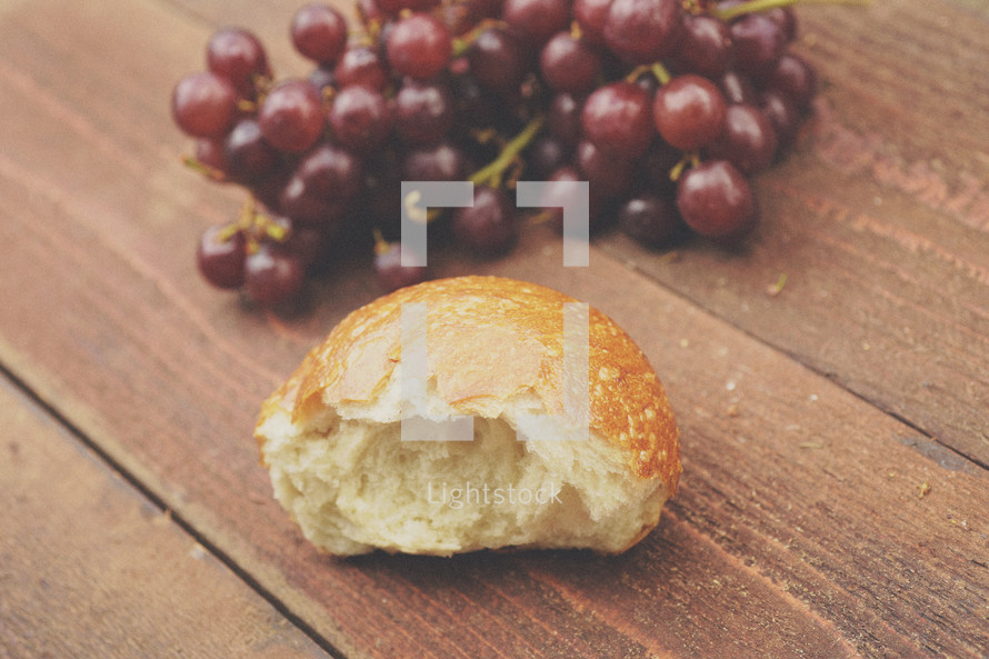 grapes and bread 