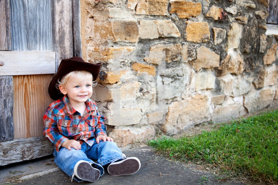 Toddler in cowboy hat outdoors