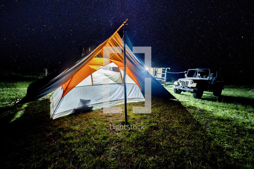 tent and campsite in Honduras 