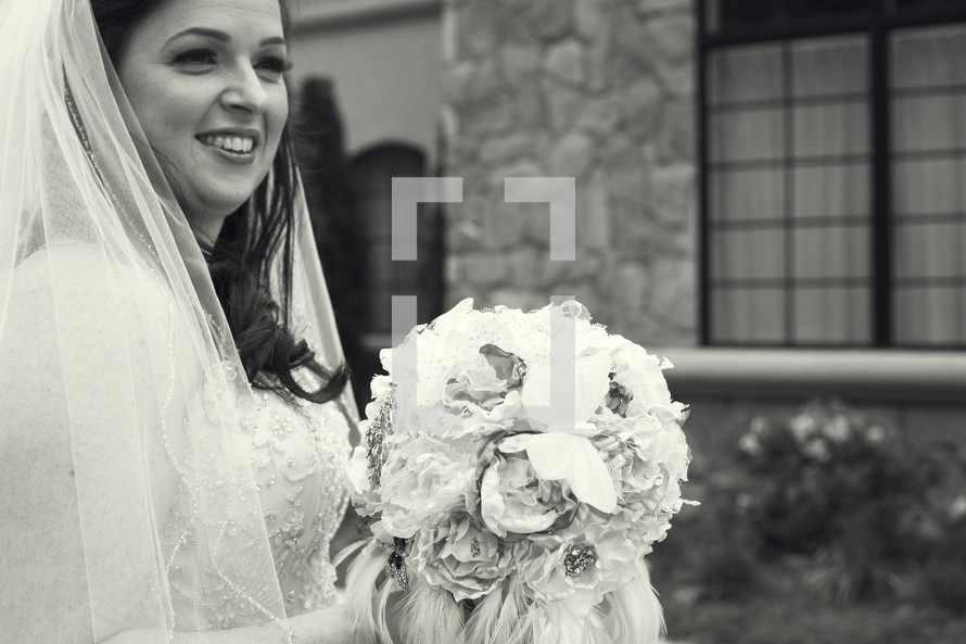 bride holding her bouquet 
