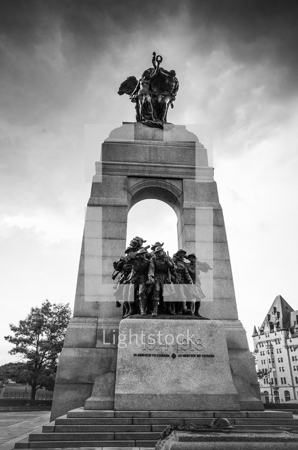 statue in Ottawa 