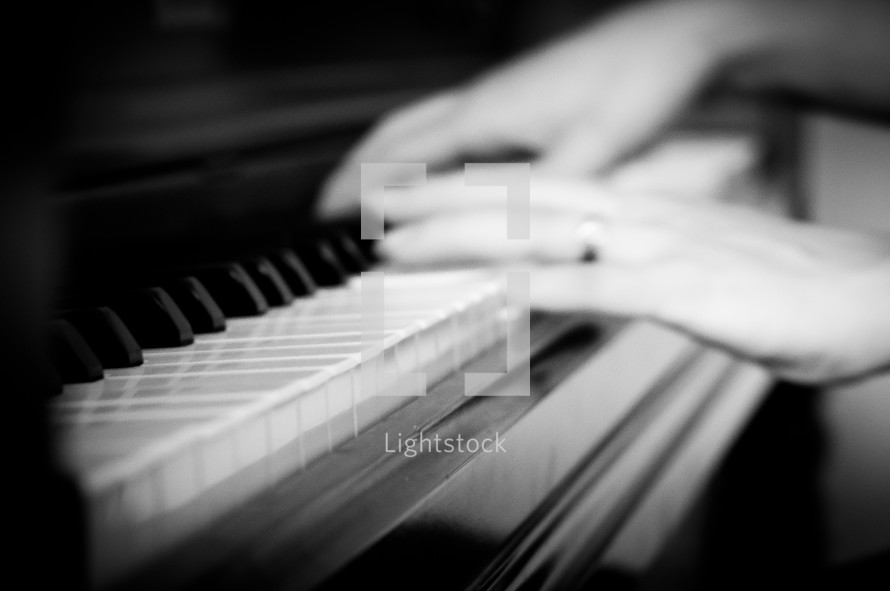 hands on a piano