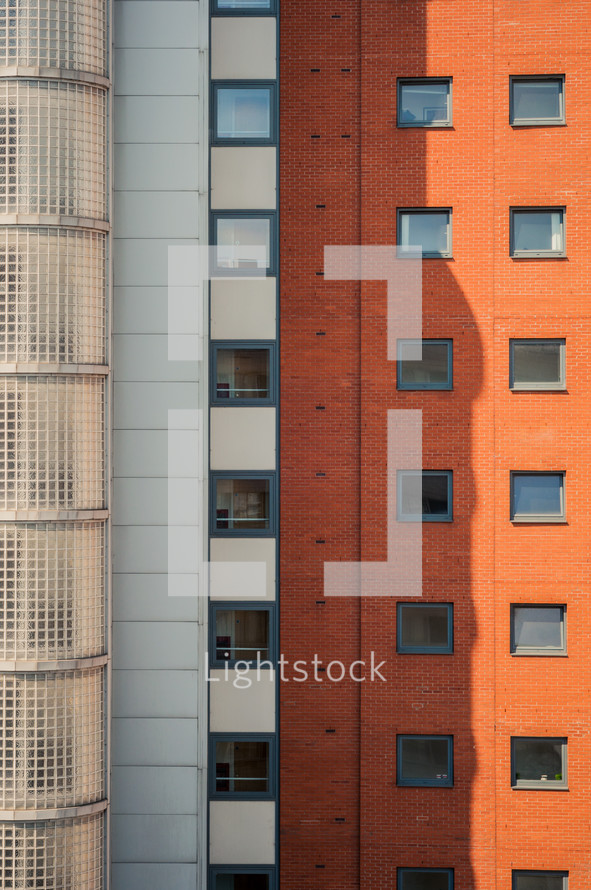 exterior of an apartment building 