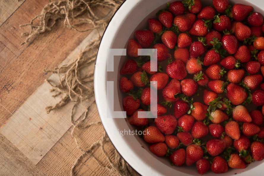 bowl of red strawberries 
