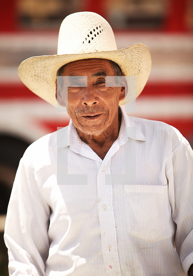 Elderly man with cowboy hat
