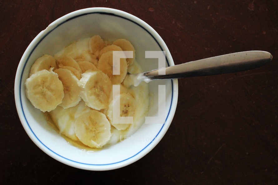 yogurt and bananas 