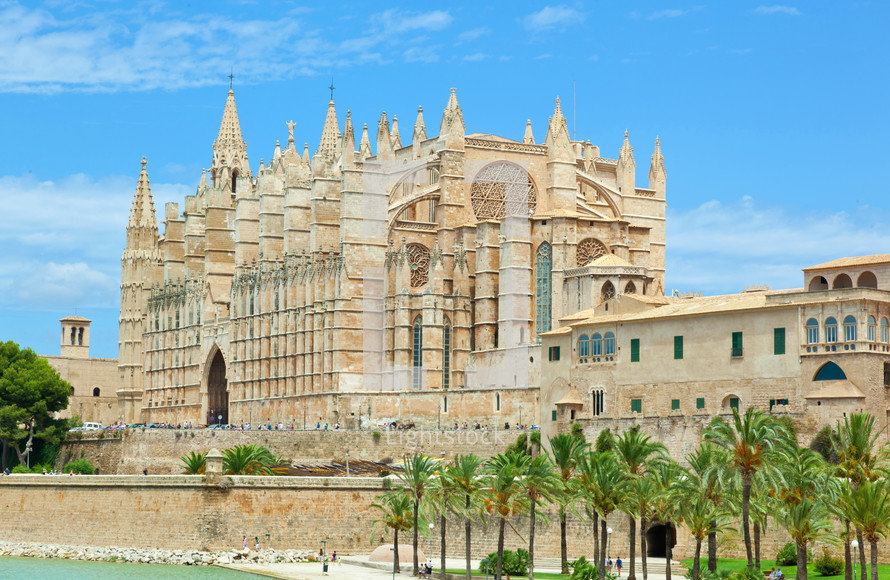 Side view of Palma de Majorca Cathedral, Balearic Islands, Spain
