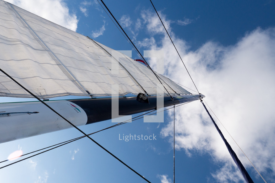 sails and mast on a sailboat 