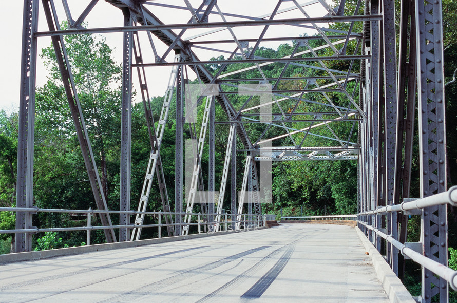 steel bridge alonge route 66 