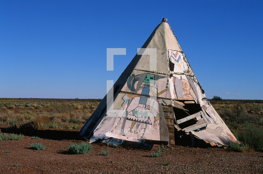 teepee statue along route 66