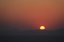 Golden morning sun rise at dawn over the ocean