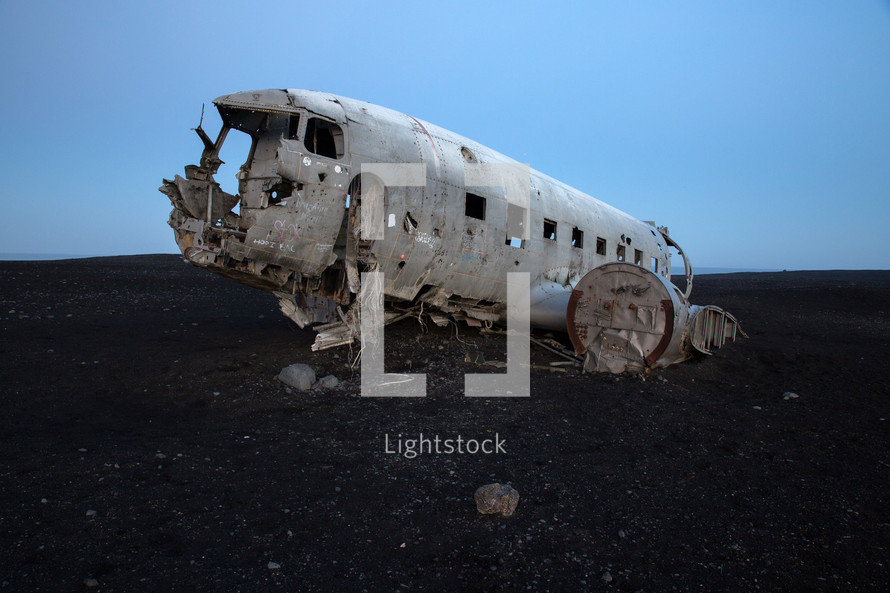 plane wreckage in Iceland 