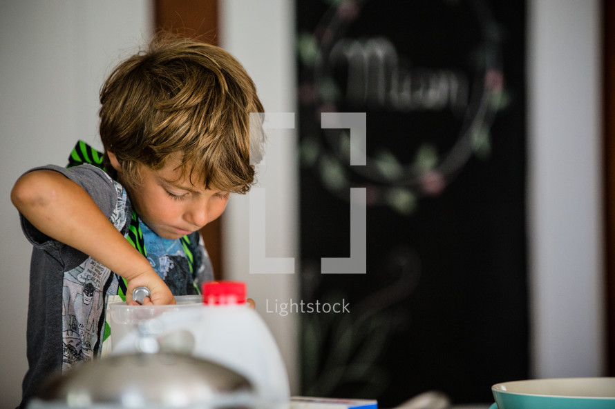 a child in the kitchen 