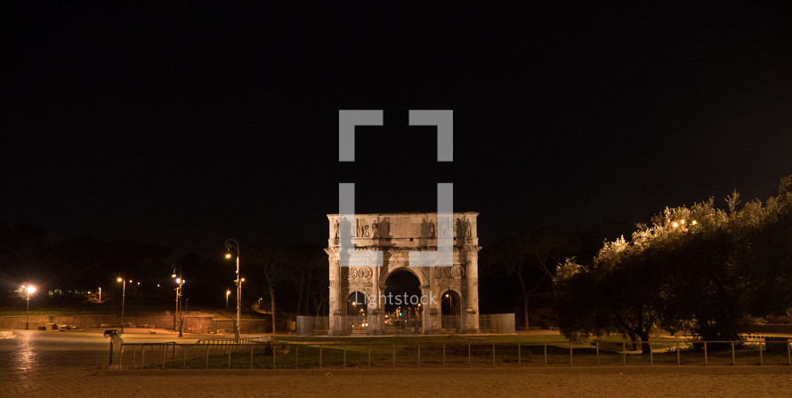  The Arch of Constantine in Rome at night 