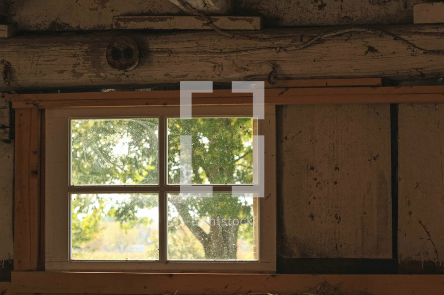 barn window 