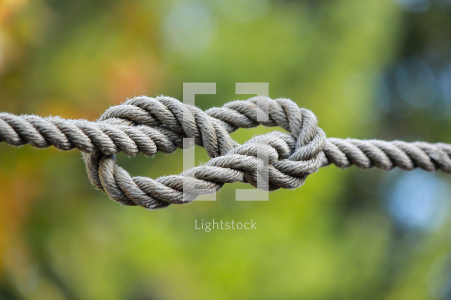 a knot in a rope 