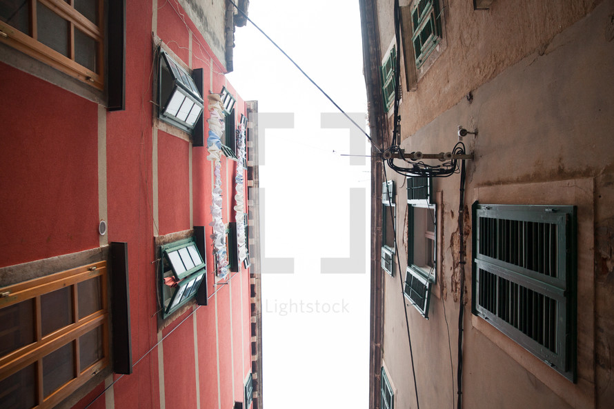power lines between buildings in an alley 