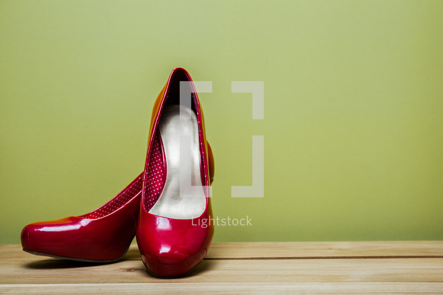 red high heel shoes 