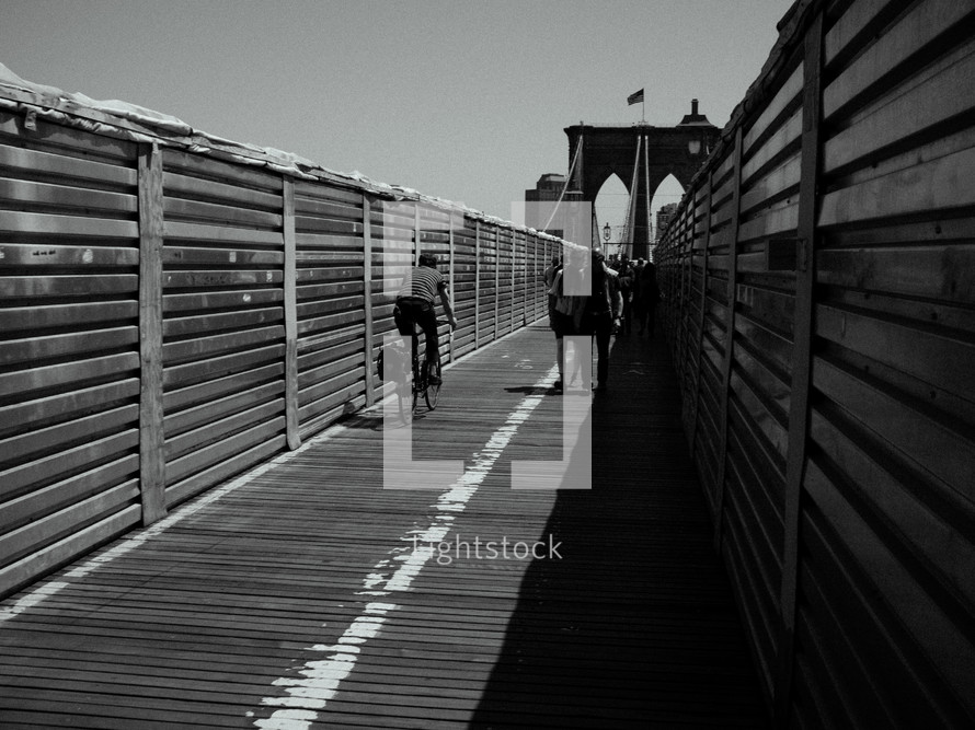pedestrians on the Brooklyn bridge 