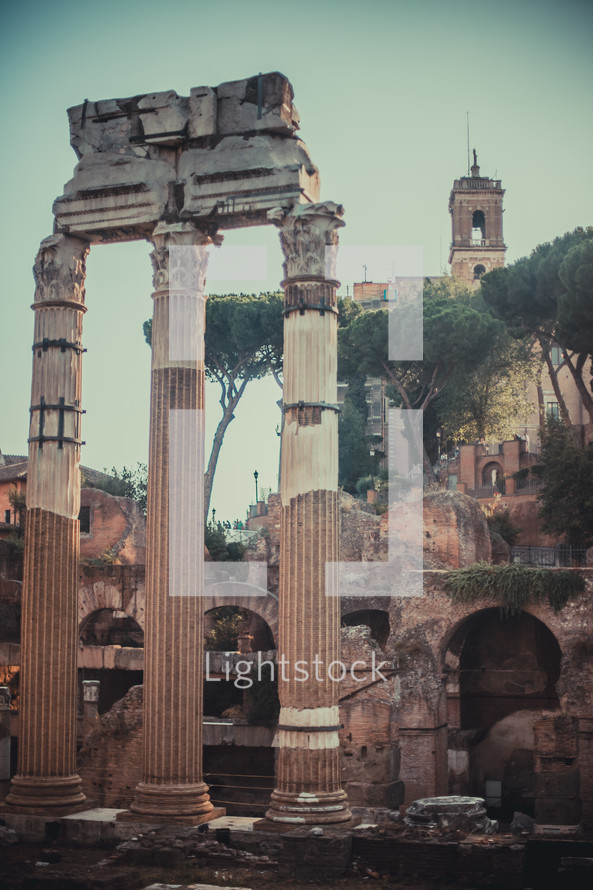 columns of ruins 