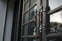 door handles 